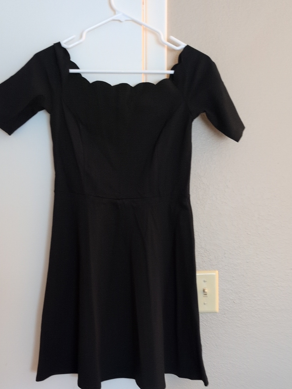 nine britton Black Scallop-Neck Fit & Flare Midi Dress